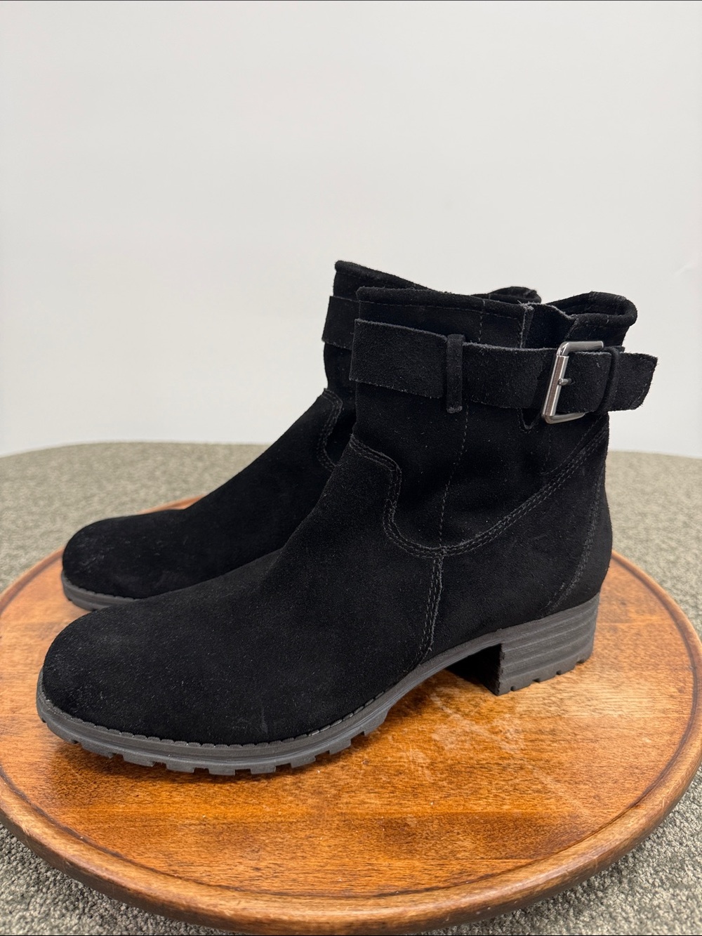 Clarks Boots Wm 9.5 M Marana Amber Black Suede Zip Ankle Buckle Low Heel Comfort